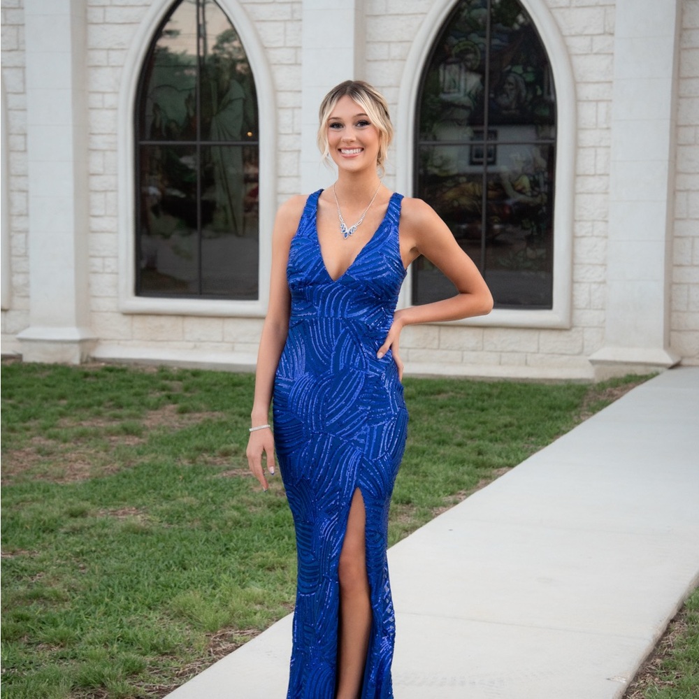 Blue Prom Dress with Elegant Design